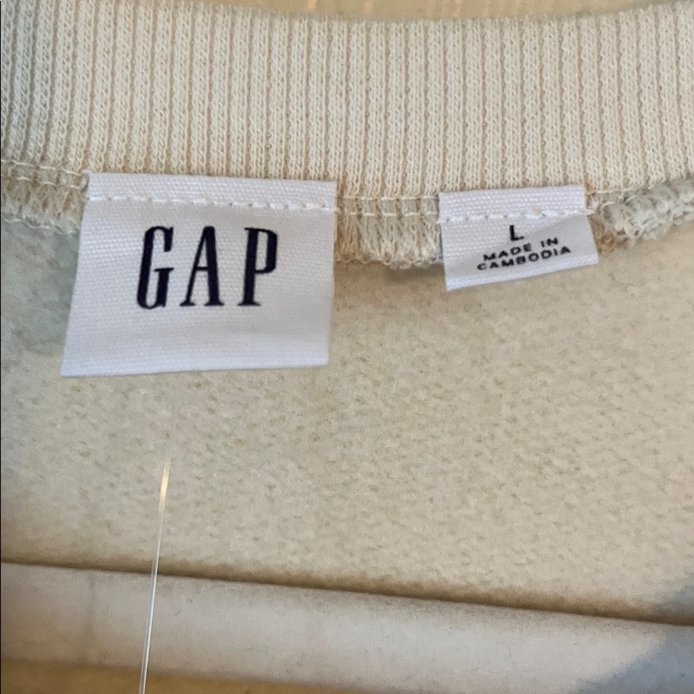 GAP Cream Sweatshirt with Bear Graphic Large NWT - Picture 4 of 6